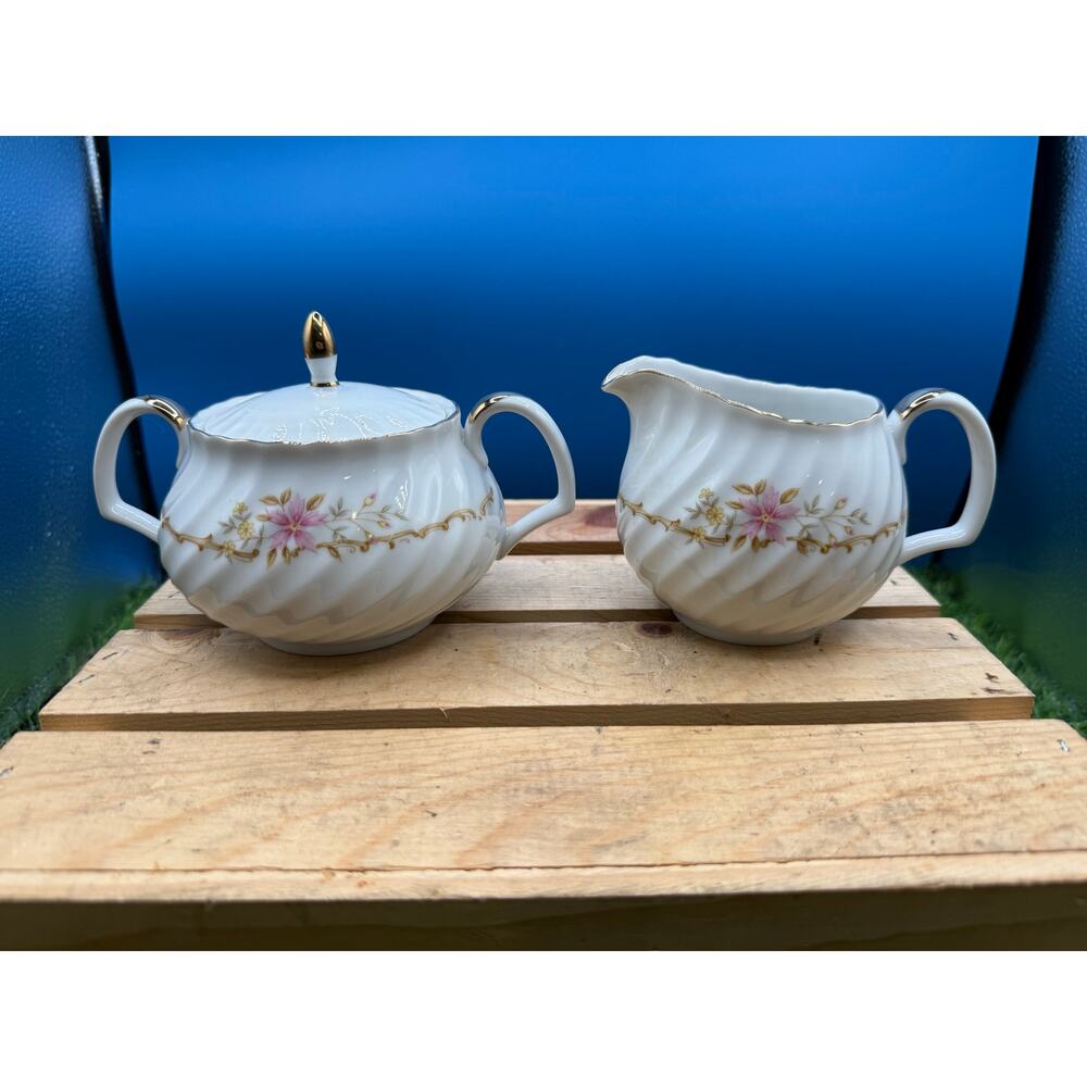 Mikasa Fine China Gaylord Covered Sugar Bowl andCreamer Set 511Floral